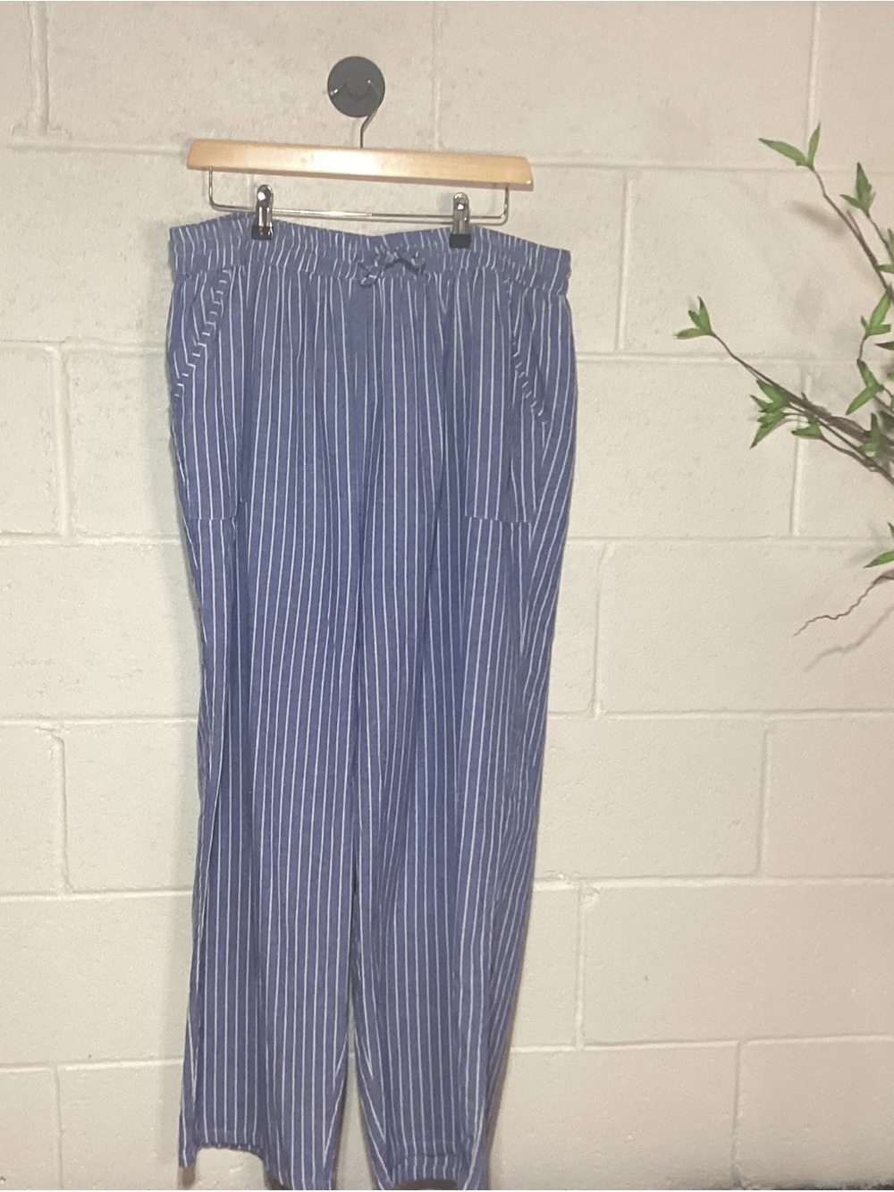 Women’s Club Z Collection Wide-Leg Blue Pinstripe Pull-On Pants
